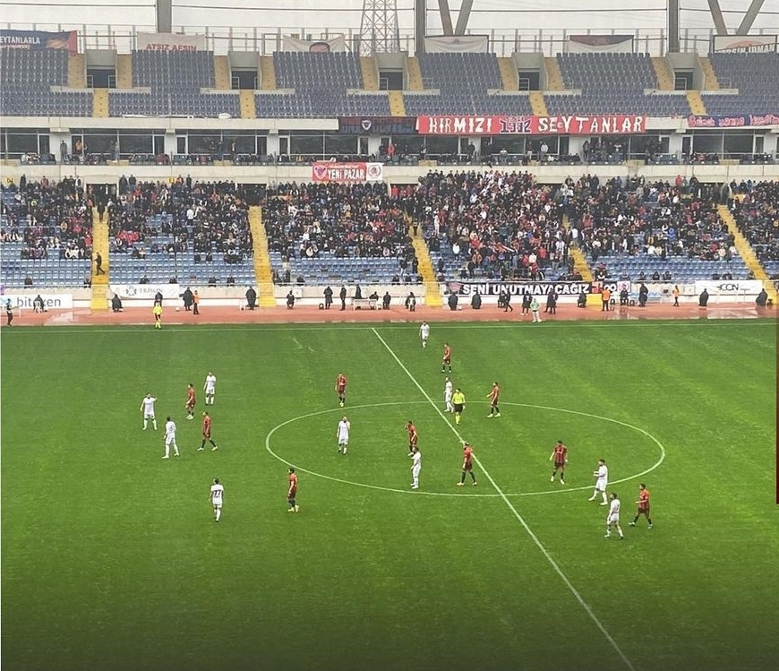 Elazığspor Lider Yeni Mersin İY’ye 2-1’lik skorla mağlup olarak 3 haftalık galibiyet serisini sonlandırdı