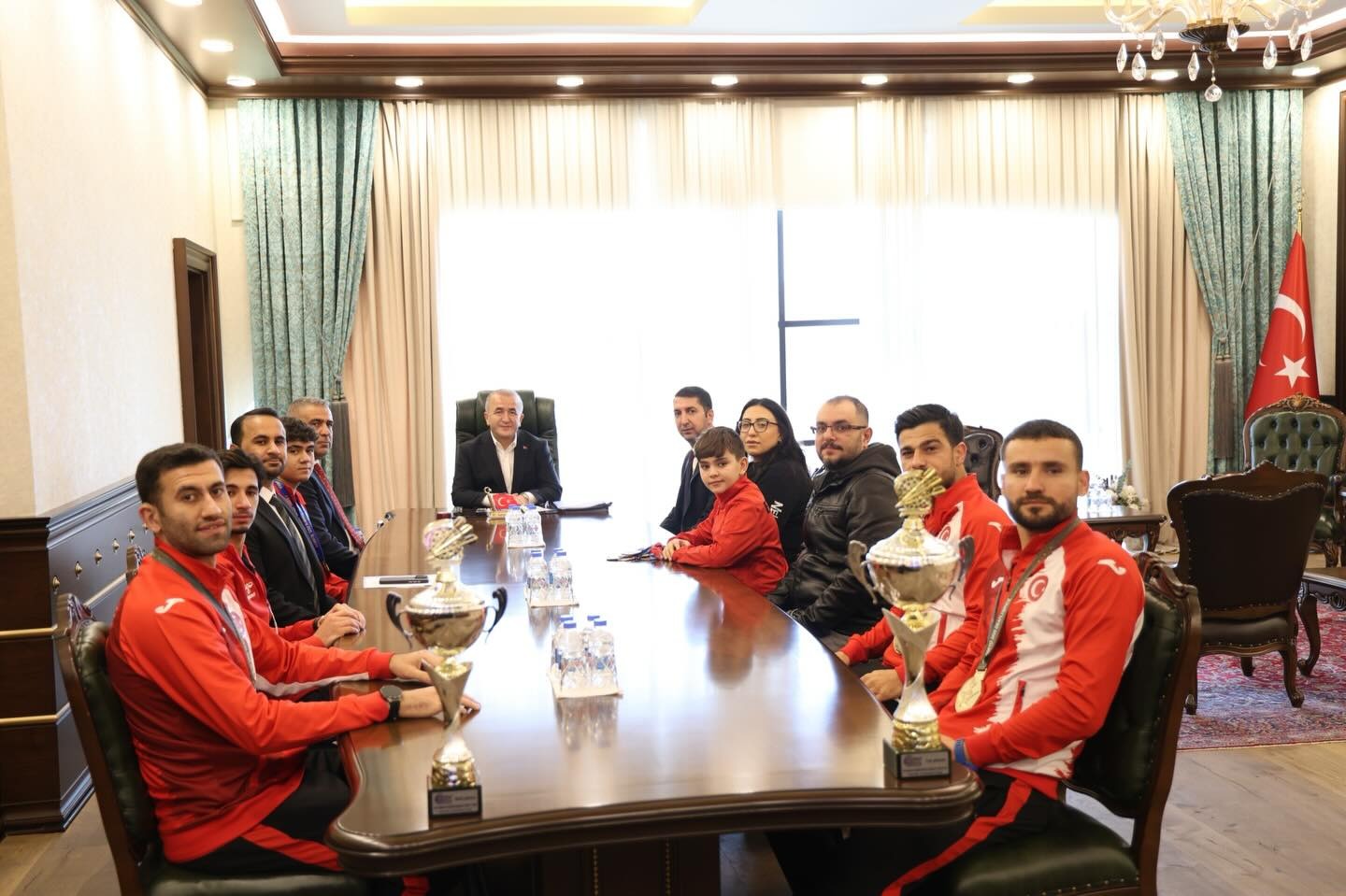 Başarılı Sporculardan Vali Numan Hatipoğlu’na Ziyaret