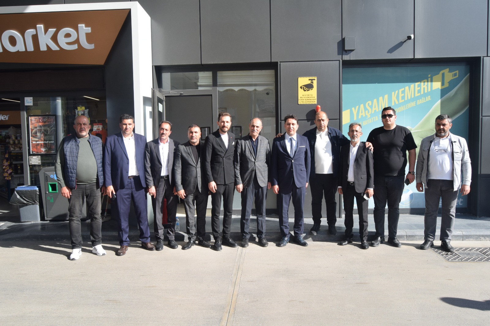 Nurullah Öner, Kovancılar ilçesine kalabalık bir ekiple ziyaret gerçekleştirdi.