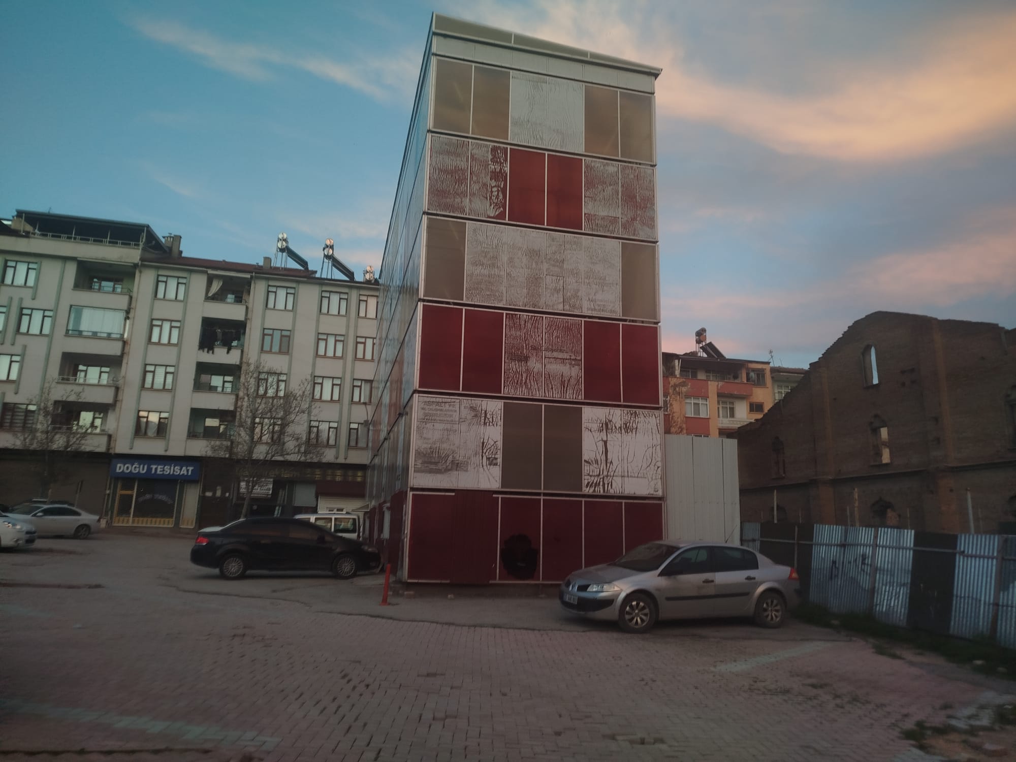 Elazığ’da 6 Katlı Tesis Madde Bağımlılarının Mekanı Oldu